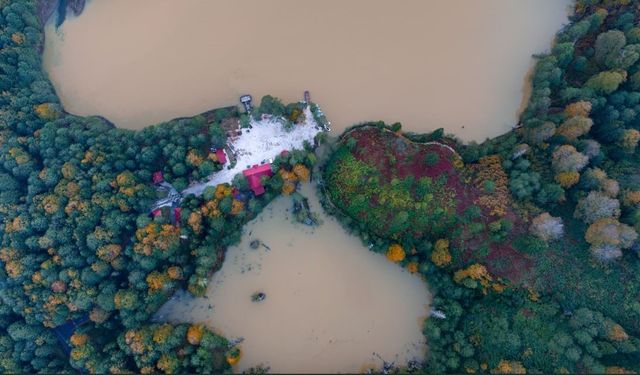 Borçka Karagöl’e en çok sonbahar renkleri yakışıyor