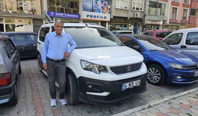 Borçka’da sel felaketinde mahsur kalan aracını 20 gün sonra vinç yardımıyla kurtardı