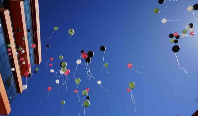 Gümüşhane’de Gazze için balonlar gökyüzüne bırakıldı