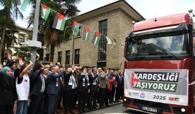 Kardeşlik tırları Trabzon’dan Gazze’ye dualarla yola çıktı
