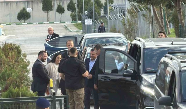 Özgür Özel, Düzce’de tutuklu bulunan Pınar Türker’i ziyaret etti