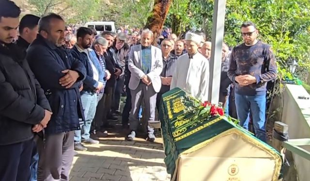 Sahnede kalp krizi geçiren Giresunlu sanatçı son yolculuğuna uğurlandı