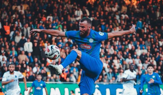 Trendyol Süper Lig: Çaykur Rizespor: 1 - Trabzonspor: 2 (İlk yarı)