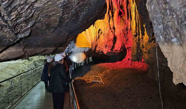 Turistik Karaelmas Ekspresi yolcularını Madenci Korosu karşıladı