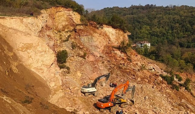 75 yaşındaki işçi 6 gündür enkaz altında