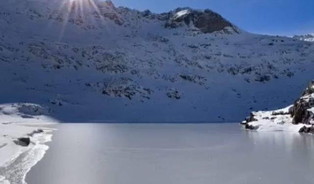 Artabel Gölleri Tabiat Parkı’nda bulunan 20’den fazla göl buz tuttu