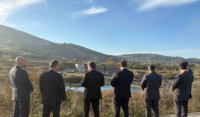 Bafra’da OSB’leri birbirine bağlayacak dev köprü hızla yükseliyor