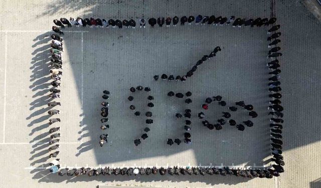 Bayburt Lisesi öğrencileri ‘1938’ koreografisiyle Atatürk’ü andı