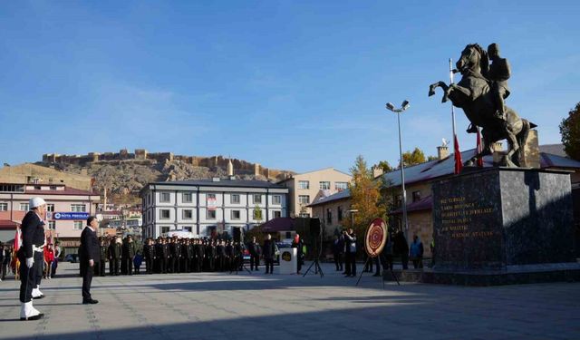 Bayburt’ta 10 Kasım Atatürk’ü Anma Günü çelenk sunumuyla başladı
