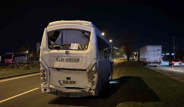 Bolu’da üç servis midibüsü çarpıştı: 11 yaralı