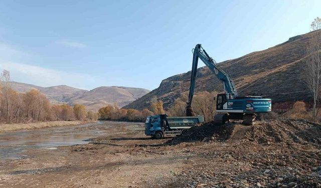 Çatıksu köyünde dere yatağı temizlendi