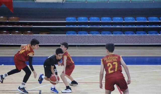Düzce’de U-14 erkekler basketbol yerel lig heyecanı başladı
