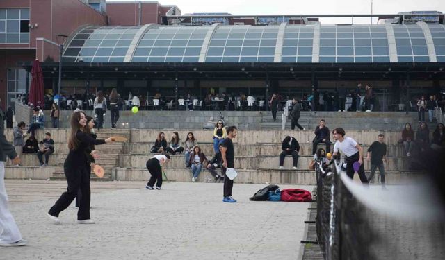 "Ekranı Bırak, Raketi Kap" etkinliğiyle teknoloji bağımlılığına karşı farkındalık oluşturuldu
