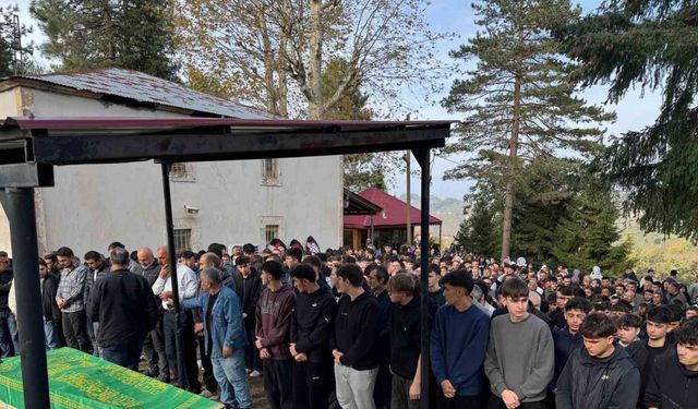 Giresun’da genç futbolcu Samet Şahin son yolculuğuna uğurlandı