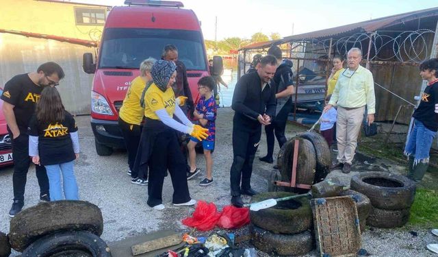 Gönüllüler deniz tabanını temizledi, çıkanlar şaşırttı