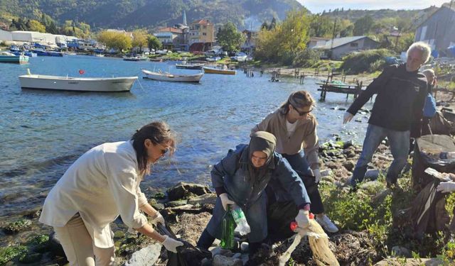 Kurucaşile’de 2 saatte 30 poşet çöp toplandı