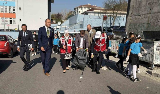 Öğrenciler hem eğlendi hem temizlik yaptı