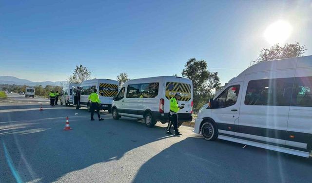 Okul servislerine kış lastiği denetimi