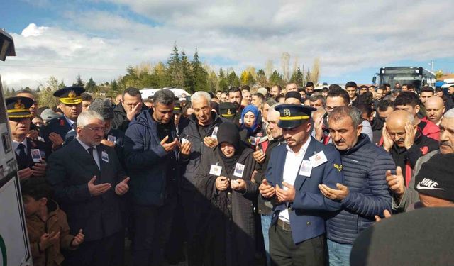 Şehit astsubay için baba ocağından helallik alındı