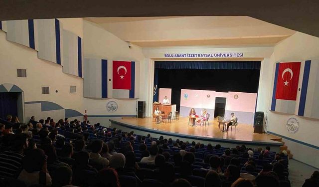 Tiyatro günlerinde salon doldu taştı