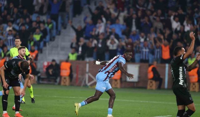Trendyol Süper Lig: Trabzonspor: 1 - Alanyaspor: 0 (İlk yarı)