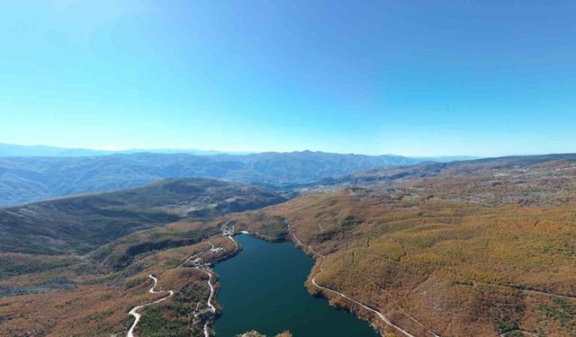 Zinav Gölü sonbahar renkleriyle mest ediyor