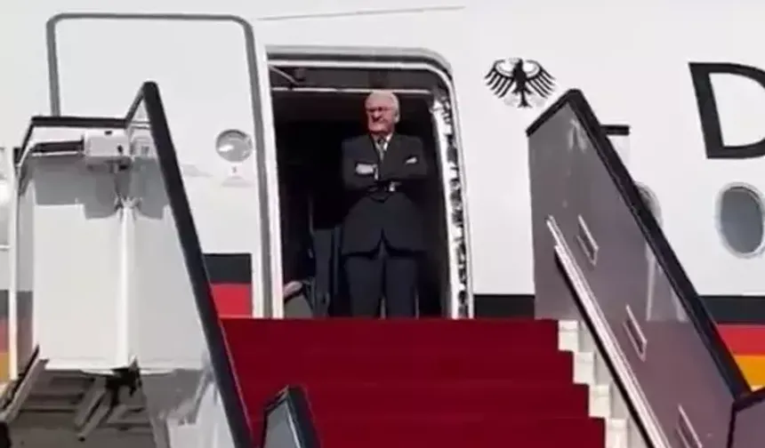 Almanya Cumhurbaşkanına Katarda büyük şok! Yarım saat uçağında kapısında bekledi