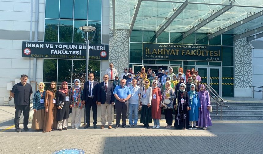 Zonguldak Bülent Ecevit Üniversitesi’nde Türk Edebiyatı söyleşisi gerçekleştirildi