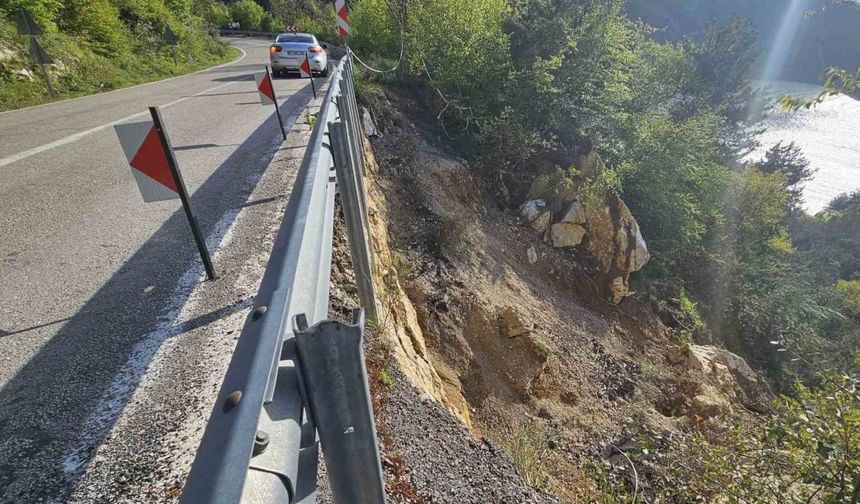 Kastamonu’da heyelanlar sahil yolunda tehlike oluşturuyor