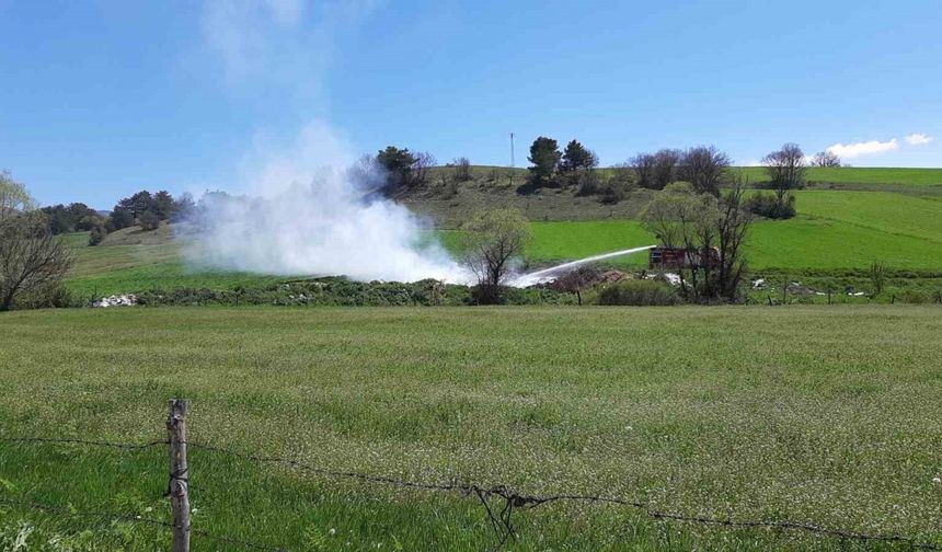 Bolu’da köylülerin çöplerini döktüğü alanda yangın