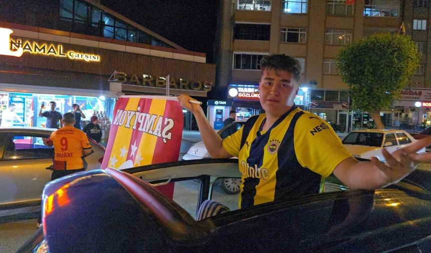 Fenerbahçe forması ile Galatasaray’ın şampiyonluğunu kutladılar