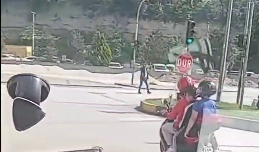 Motosiklette 4 kişilik tehlikeli yolculuk kamerada