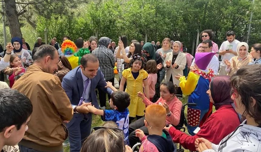 Özel bireyler kendileri çin düzenlenen şenlikte doyasıya eğlendi