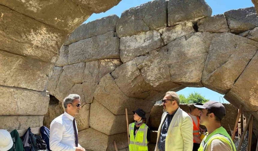 Tios Antik Kenti’ndeki amfi tiyatroda kazı çalışmaları devam ediyor
