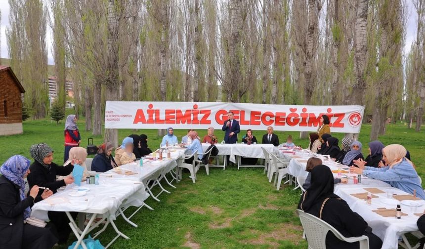 Vali Eldivan, şehit, gazi ve koruyucu aile anneleriyle bir araya geldi
