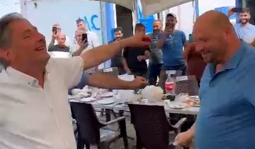 100 gündür maaş ödemeyen belediye başkanı ’Erik Dalı’ eşliğinde göbek attı