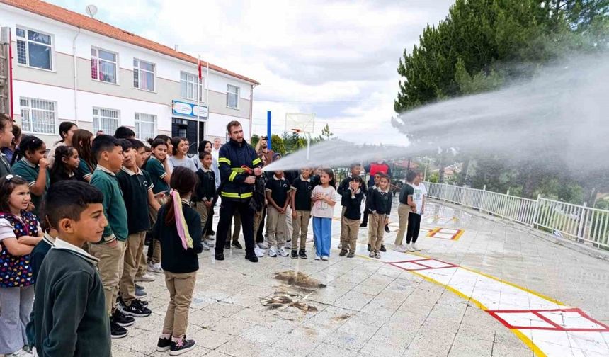 Alaca Belediyesi’nden miniklere yangın eğitimi