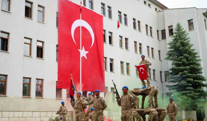 Bayburt’ta jandarmanın 186’ncı yılı coşkuyla kutlandı: Tüfekli hareketler gösterisi nefes kesti