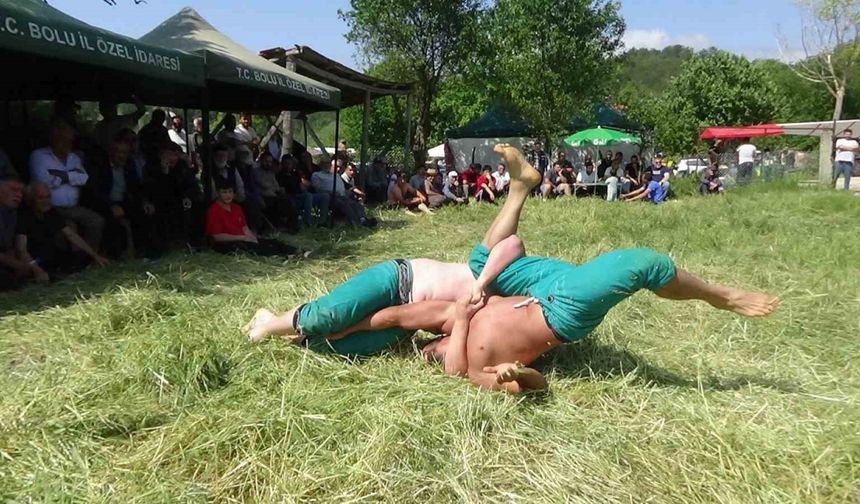 Karakucak Güreşleri renkli görüntülere sahne oldu