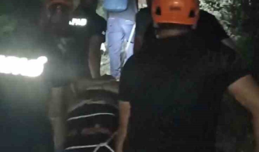 5 metre yükseklikten mağaraya düşen genç kurtarıldı
