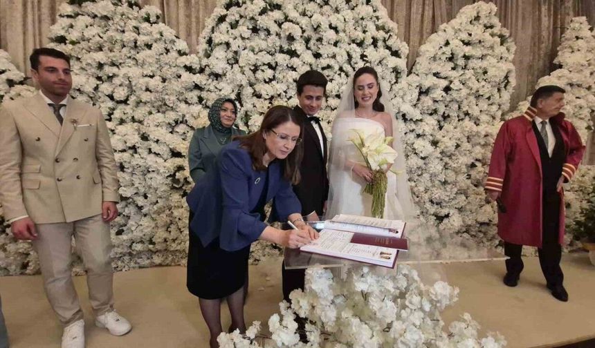 Adalet Bakanı’nın eşi nikah şahidi oldu