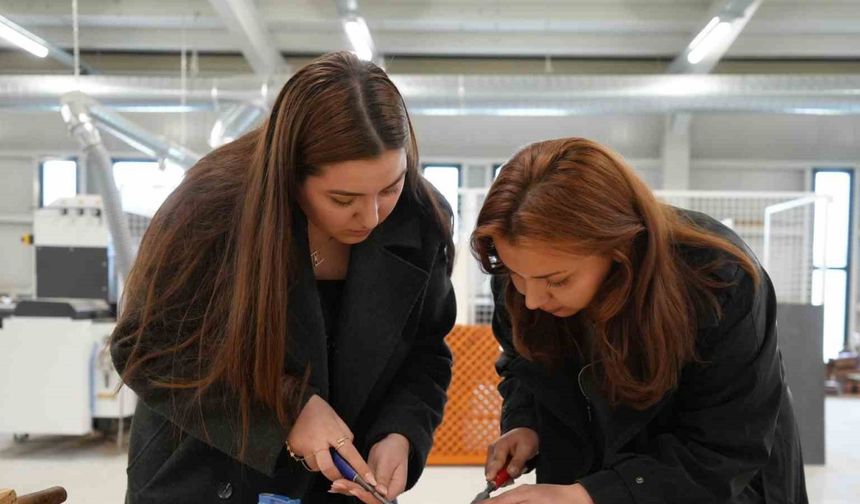 Bu merkezde mobilya sektörünün ara eleman ihtiyacı karşılanıyor