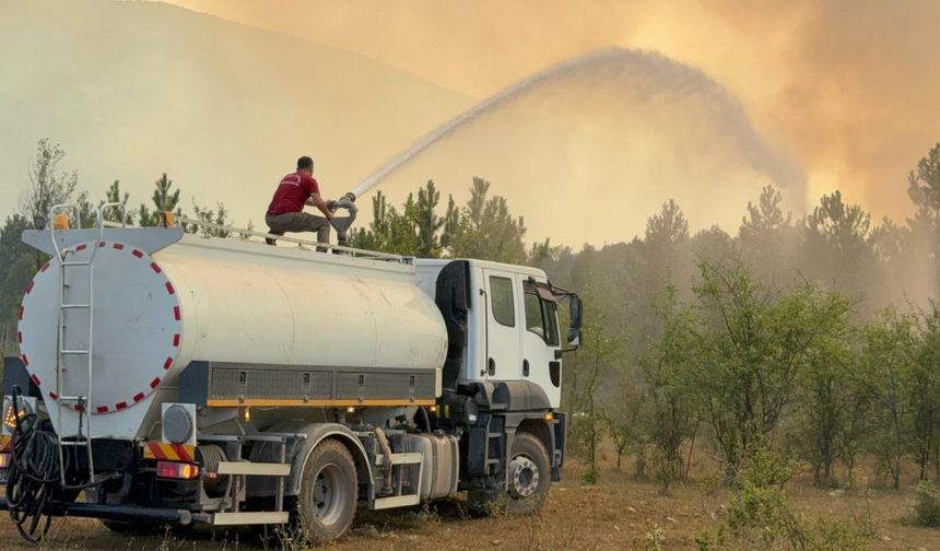 Karabük’te 54. saatine giren orman yangını sürüyor: Davutlar köyü boşaltıldı
