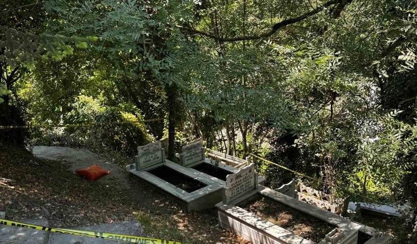 Mezarda bal mumundan yapılmış bebek ve bebeğe sarılı muska bulundu
