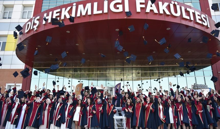OMÜ Diş Hekimliği Fakültesi’nde mezuniyet sevinci