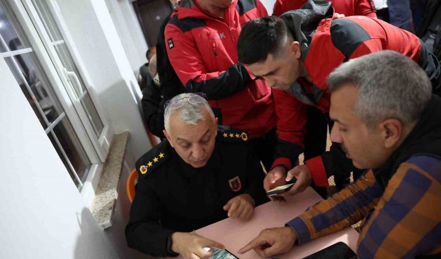 Rize Valisi Baydaş, kaybolan jet uçağı için çalışmaları yerinde takip ediyor
