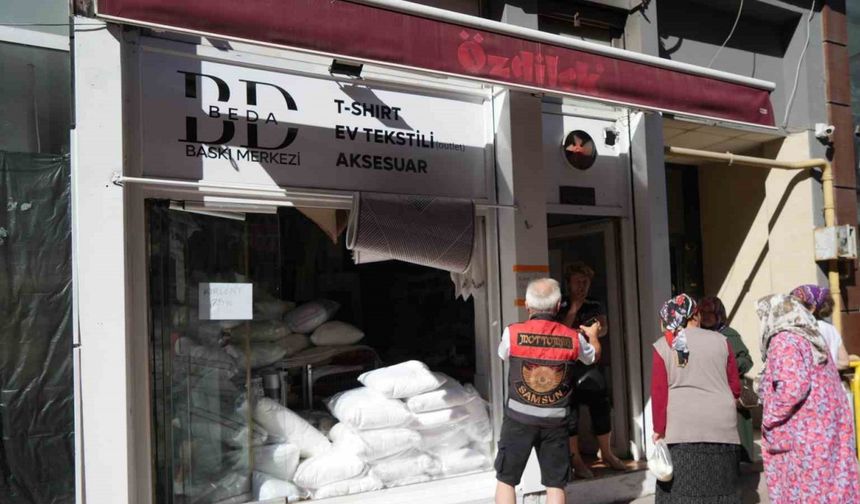 Tekstil mağazasındaki yangın, faciaya dönüşmeden söndürüldü