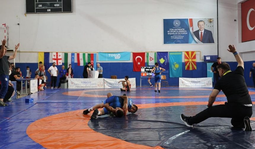 Artvin’de uluslararası güreş turnuvası düzenlendi