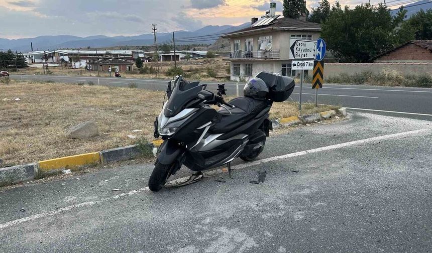 D100’da otomobil ile çarpışan motosiklet sürücüsü yaralandı