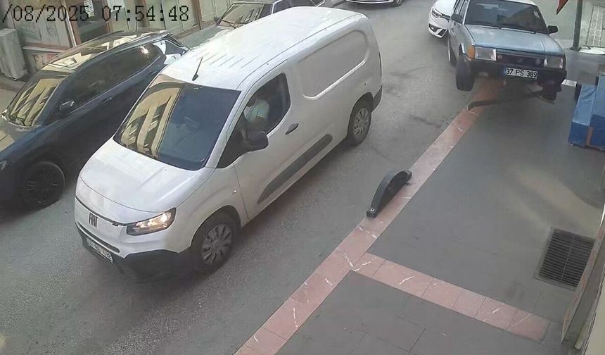 Kazaya karışan iki araç savrularak iş yerlerinin duvarına çarptı: 1 yaralı